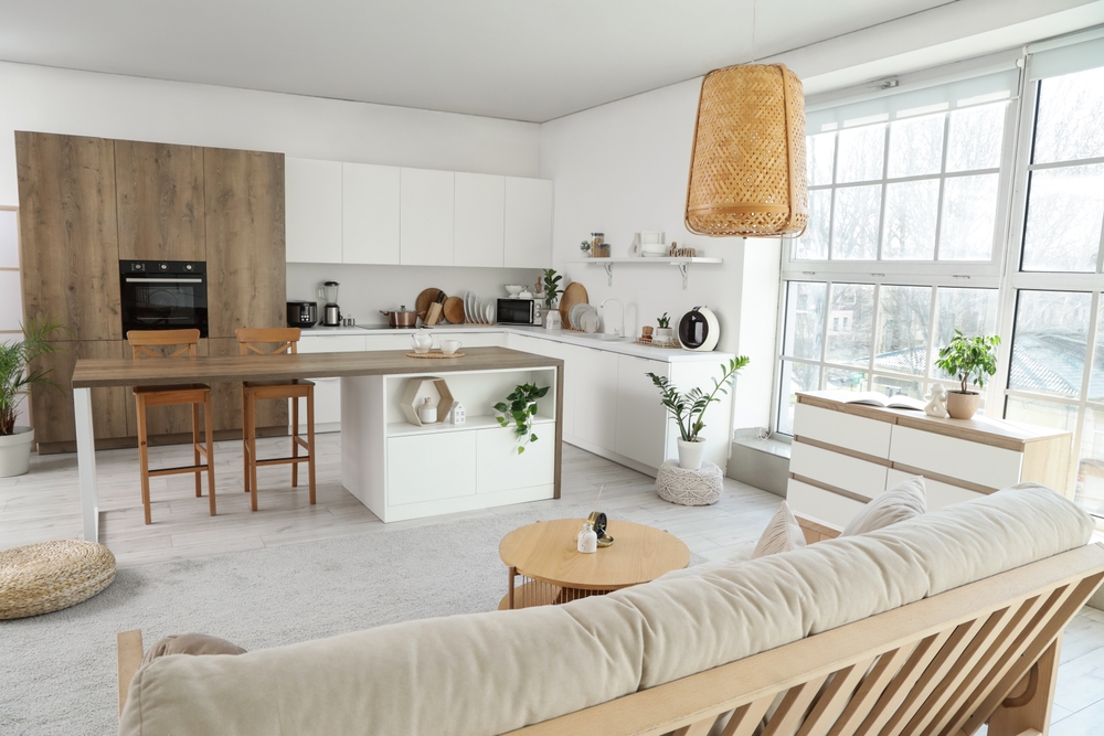 vue intérieure d'un studio moderne et lumineux avec coin cuisine ouvert, ambiance épurée